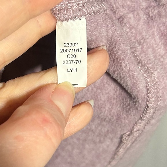 Duluth Trading Company Fleece Pullover. Heather purple. Front pouch, thumb holes - Picture 7 of 10